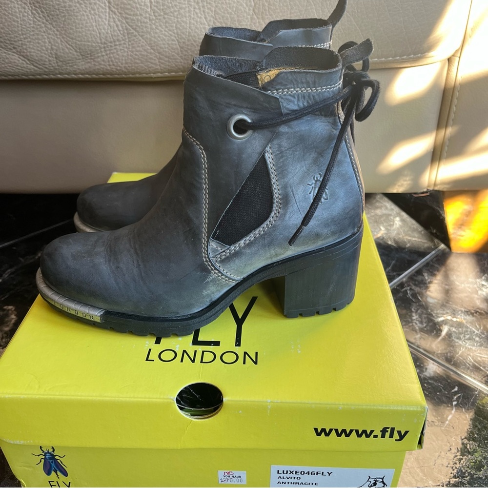FLY LONDON GRAY LEATHER BOOTS